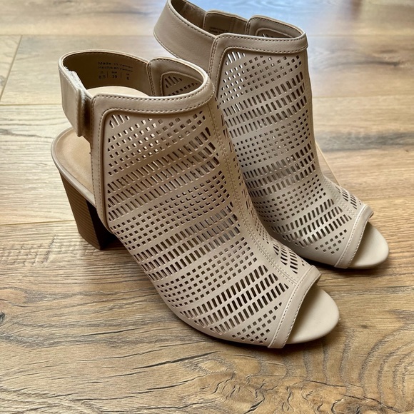 Call it Spring cream bootie heels - size 8.5 - Picture 1 of 4